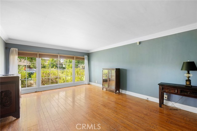 13617 Bassett Street, Valley Glen CA: https://media.crmls.org/medias/7ec60d8a-840e-43df-be73-16cd7a4cffa0.jpg