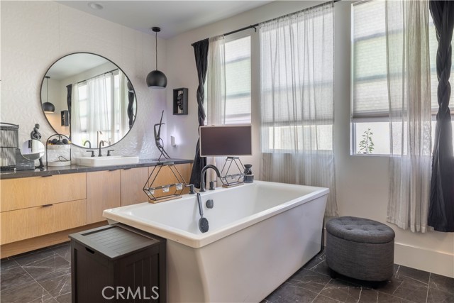 Detail Gallery Image 36 of 71 For 18806 Winnwood, Santa Ana,  CA 92705 - 4 Beds | 4 Baths