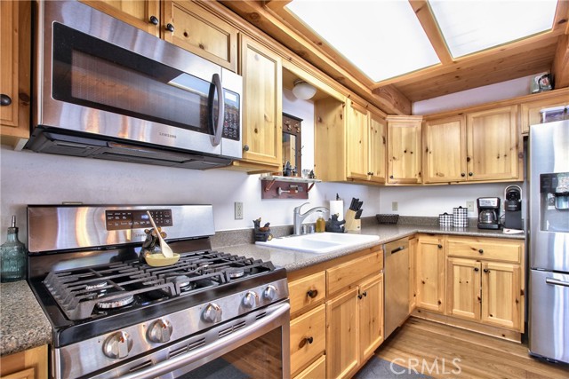 Detail Gallery Image 14 of 36 For 525 Pine Ln, Sugarloaf,  CA 92386 - 3 Beds | 2 Baths