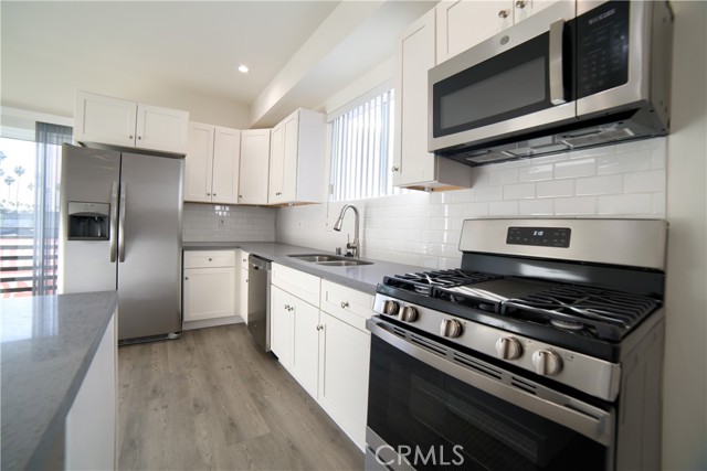 Detail Gallery Image 10 of 24 For 4559 Pickford St St #4559 1/2,  Los Angeles,  CA 90019 - 4 Beds | 4 Baths