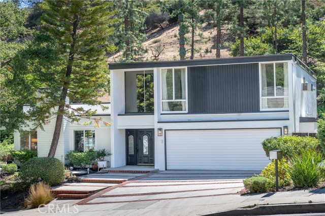 Detail Gallery Image 1 of 28 For 16990 Escalon Dr, Encino,  CA 91436 - 3 Beds | 2/1 Baths