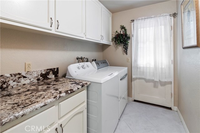 6065 Saint Augustine Drive, Riverside CA: https://media.crmls.org/medias/7ec6cd1a-28c7-41fb-8d5c-a4394ebc578c.jpg