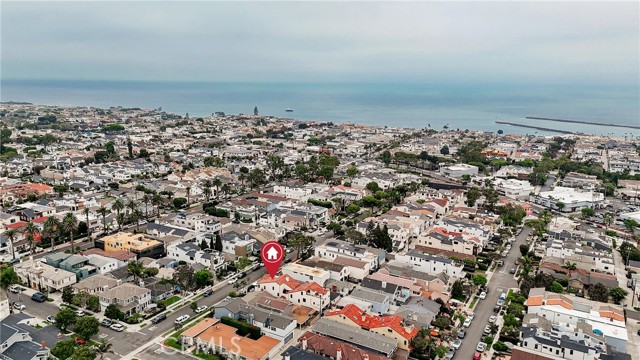 613 Larkspur Avenue, Corona del Mar CA: https://media.crmls.org/medias/7ec6ecaf-649c-4a1f-b8a2-d5df1d282075.jpg