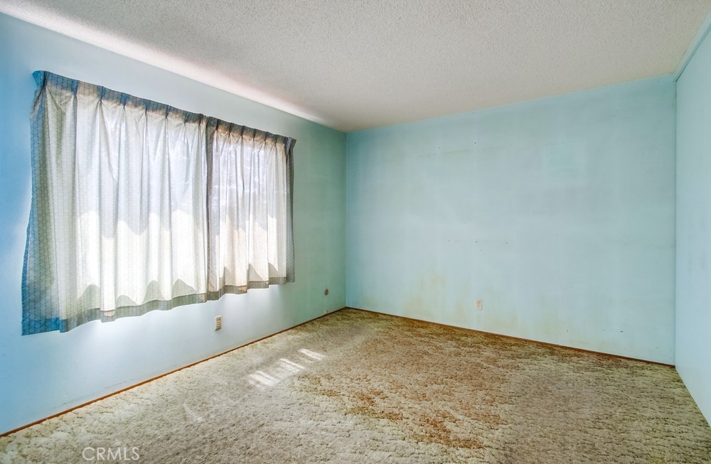 https://media.crmls.org/medias/7ec781c0-1a76-4aaa-a429-ce51310a807b.jpg?preset=X-Large
