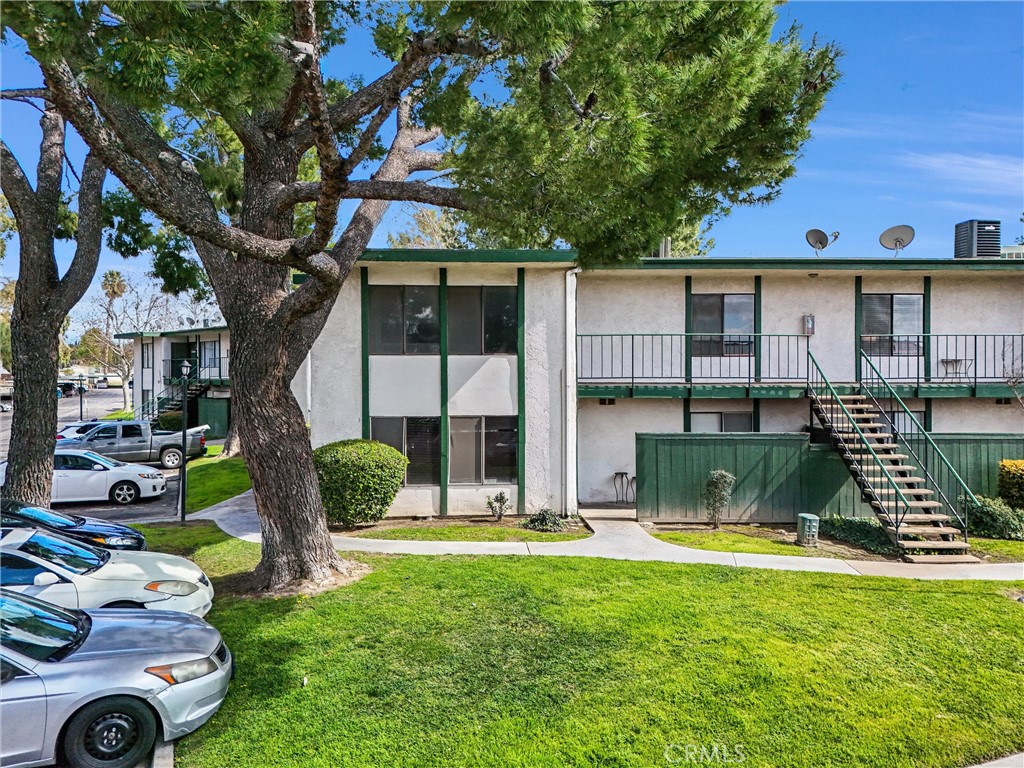 1735 E Washington #B28