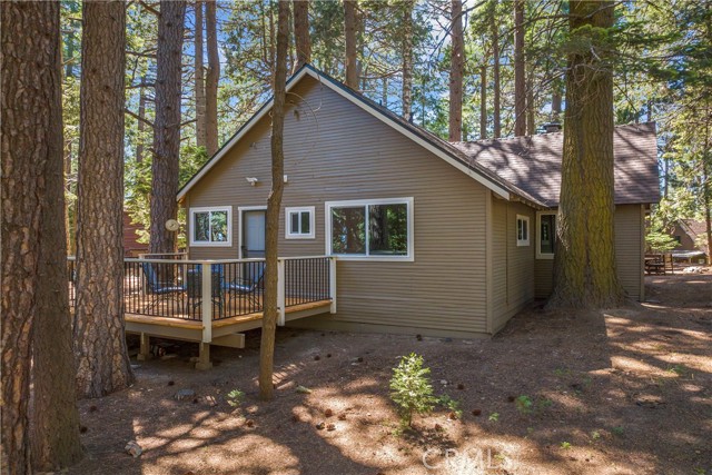 27917 Squirrel Lane, Lake Arrowhead CA: https://media.crmls.org/medias/7ec8401b-1ed8-4fa9-af9e-e78530f6cead.jpg