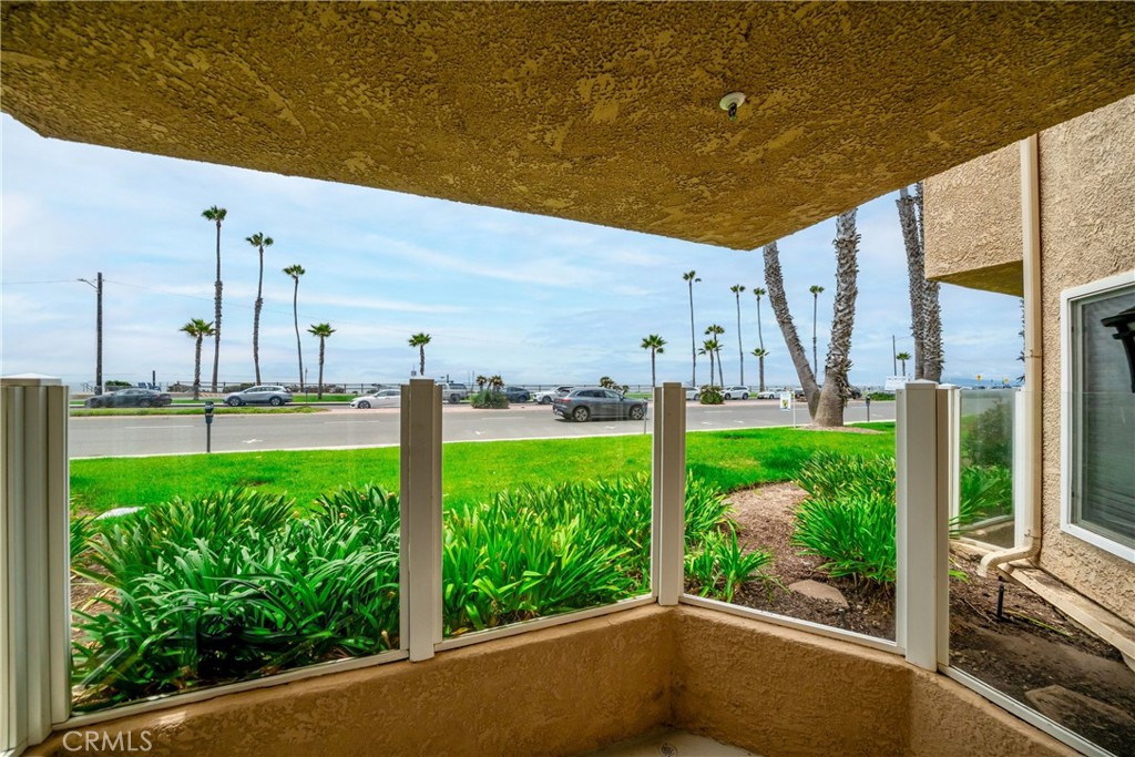 https://media.crmls.org/medias/7ec84acd-8a11-4430-b258-e48ace31fcce.jpg?preset=X-Large