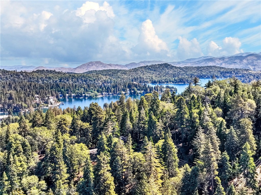 https://media.crmls.org/medias/7ec8a063-e7b4-4926-b761-78aaad57c7ab.jpg?preset=X-Large