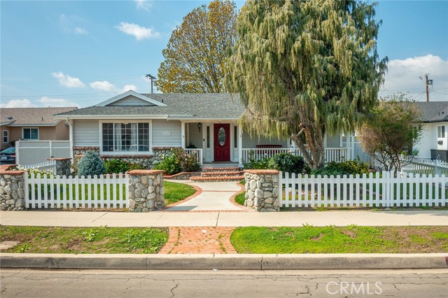Detail Gallery Image 1 of 1 For 10027 Montgomery Ave, Granada Hills,  CA 91343 - 3 Beds | 2 Baths