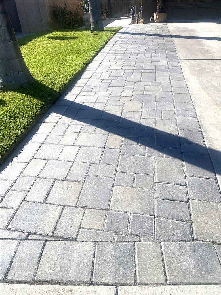 https://media.crmls.org/medias/7ec9153f-a124-481d-a402-5ce9de9591a3.jpg?preset=X-Large