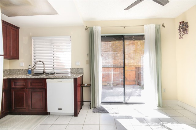 Detail Gallery Image 7 of 33 For 3951 W Mcfadden Ave, Santa Ana,  CA 92704 - 2 Beds | 1/1 Baths