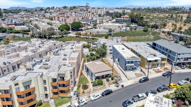 811 N Bunker Hill Avenue, Los Angeles CA: https://media.crmls.org/medias/7eccbe30-1379-4b51-81f1-9fec62f3ec6b.jpg
