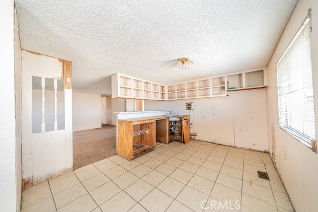 Detail Gallery Image 9 of 33 For 11025 Phelen Rd, Oak Hills,  CA 92344 - 3 Beds | 1 Baths