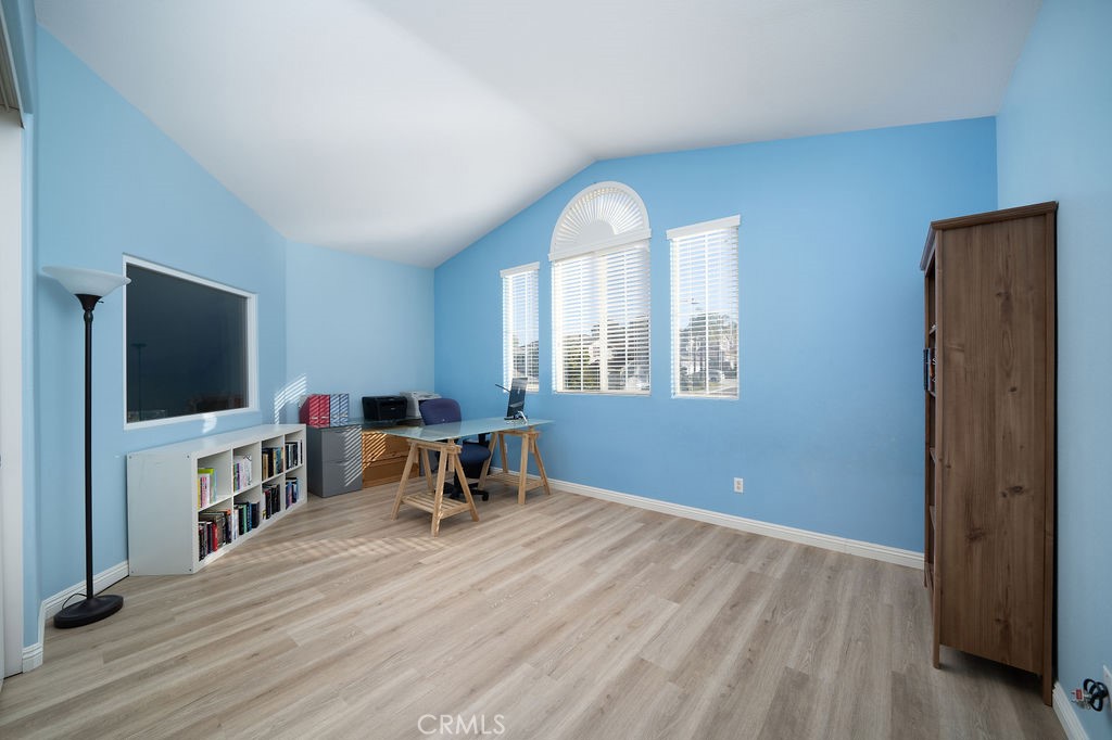 https://media.crmls.org/medias/7ecdd9cd-0920-4876-9ebf-ba3f3339e7af.jpg?preset=X-Large