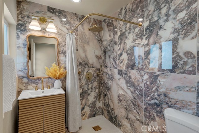 1123 E Ocean Blvd, Long Beach CA: https://media.crmls.org/medias/7ecde423-ec88-4fa9-9071-56fbf91705ea.jpg