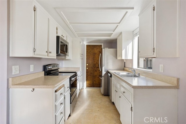 Detail Gallery Image 4 of 25 For 1624 Longbranch Ave, Grover Beach,  CA 93433 - 3 Beds | 2 Baths