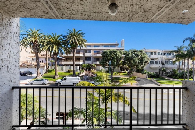 555 Esplanade, Redondo Beach, California 90277, 2 Bedrooms Bedrooms, ,2 BathroomsBathrooms,Residential,Sold,Esplanade,SB23223836