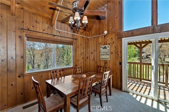 Detail Gallery Image 12 of 53 For 28193 Grenoble Ln, Lake Arrowhead,  CA 92352 - 3 Beds | 2 Baths