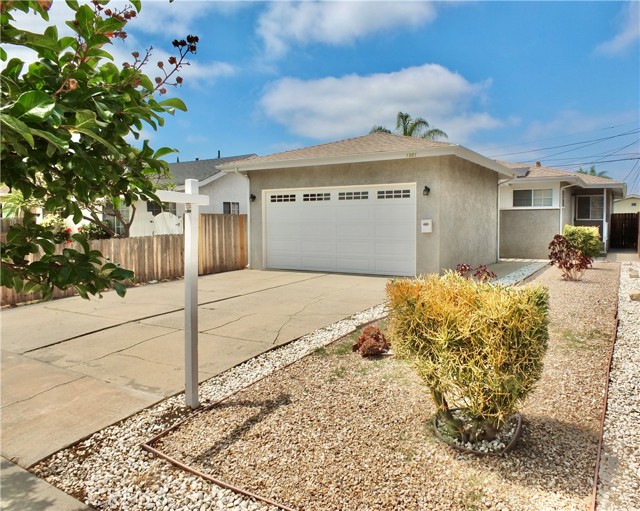1301 W Robidoux Street, Wilmington CA: https://media.crmls.org/medias/7ed1b5e3-688c-42f1-98c2-07308c0fe56a.jpg