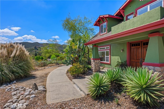 21475 Ridgedale Drive, Lake Mathews CA: https://media.crmls.org/medias/7ed1b943-54f5-4d88-95f7-6eb12c0bae25.jpg