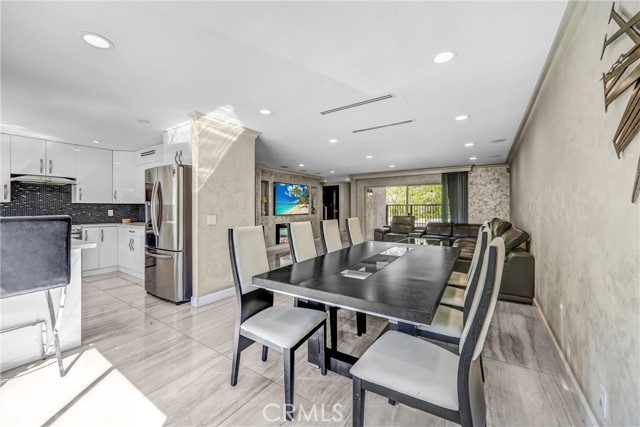 Detail Gallery Image 10 of 37 For 8038 via Pompeii, Burbank,  CA 91504 - 3 Beds | 3 Baths