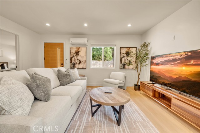 6 Bed Home for Sale in Van Nuys, California