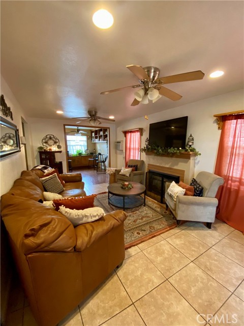 Detail Gallery Image 2 of 18 For 1625 E 22nd St, Merced,  CA 95340 - 3 Beds | 1 Baths