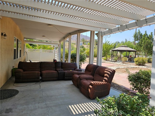 410 Caliente Drive, Norco CA: https://media.crmls.org/medias/7ed55fc0-2333-4d98-9a19-bc394ba5c08c.jpg