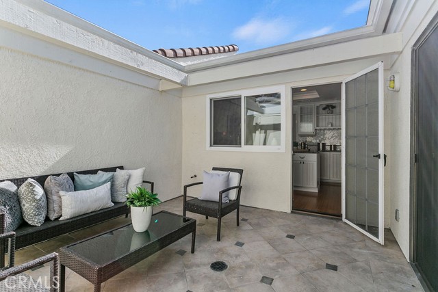 21 Morena, Irvine CA: https://media.crmls.org/medias/7ed56560-5e51-410f-9f2e-42e235d406b8.jpg