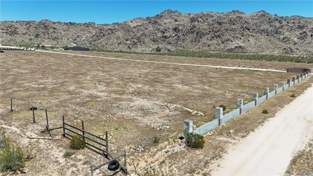 Detail Gallery Image 5 of 39 For 31163 Villa Nova Rd, Lucerne Valley,  CA 92356 - 4 Beds | 3 Baths