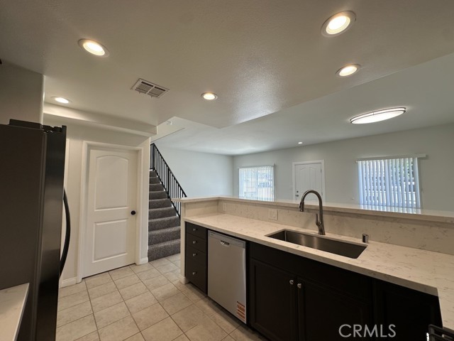 Detail Gallery Image 7 of 32 For 3755 E 52nd St, Maywood,  CA 90270 - 3 Beds | 3 Baths