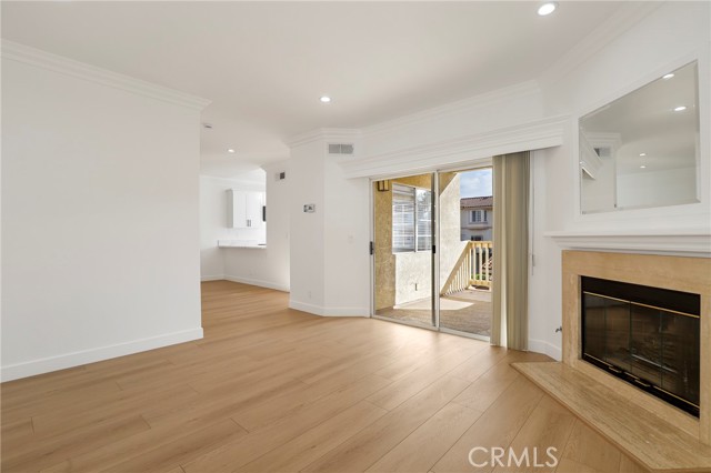 Detail Gallery Image 7 of 36 For 5799 Freebird Ln #102,  Oak Park,  CA 91377 - 2 Beds | 2/1 Baths