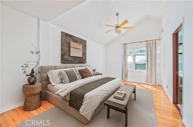 Detail Gallery Image 12 of 44 For 13964 Peach Grove St, Sherman Oaks,  CA 91423 - 3 Beds | 3 Baths