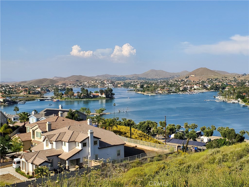 57 Via De La Valle, Lake Elsinore, CA 92532