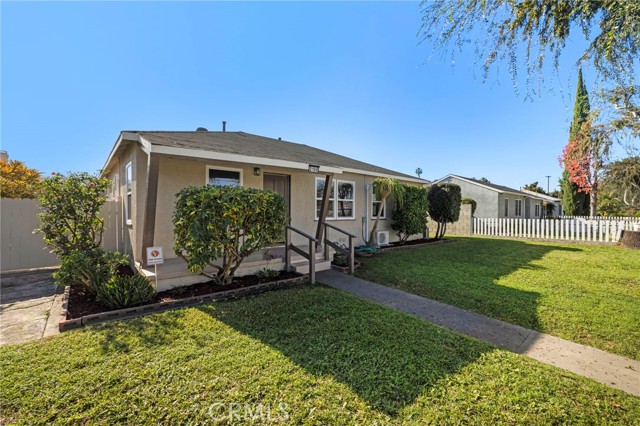 Detail Gallery Image 5 of 45 For 2100 W Valencia Dr, Fullerton,  CA 92833 - 3 Beds | 1 Baths