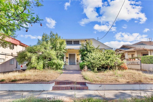 Detail Gallery Image 1 of 1 For 4633 Russell Ave, Los Angeles,  CA 90027 - 3 Beds | 2 Baths