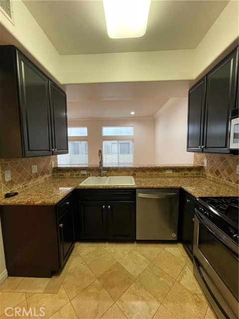 Detail Gallery Image 8 of 50 For 4612 Vista Del Monte Ave #6,  Sherman Oaks,  CA 91403 - 3 Beds | 3 Baths