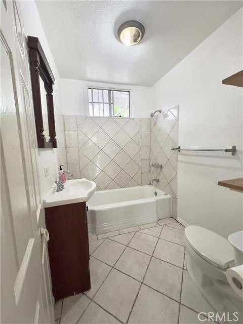 Detail Gallery Image 14 of 20 For 1915 Echo Park, Los Angeles,  CA 90026 - 2 Beds | 1 Baths