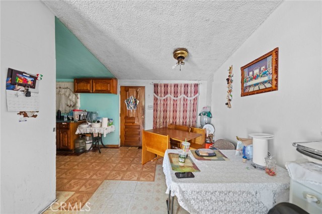 Detail Gallery Image 10 of 41 For 526 Nottingham Ave, Santa Ana,  CA 92703 - 4 Beds | 2 Baths