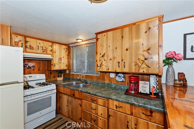 Detail Gallery Image 9 of 36 For 42759 Peregrine Ave, Big Bear Lake,  CA 92315 - 3 Beds | 2 Baths