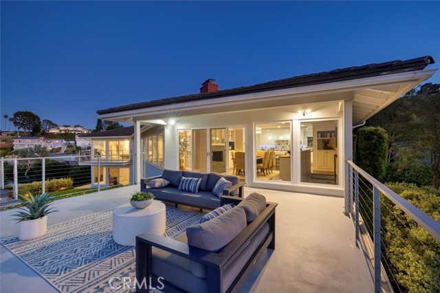 33 Cayuse Lane, Rancho Palos Verdes CA: https://media.crmls.org/medias/7edd8f7c-ee50-4fac-aa85-668fa4d8aecc.jpg