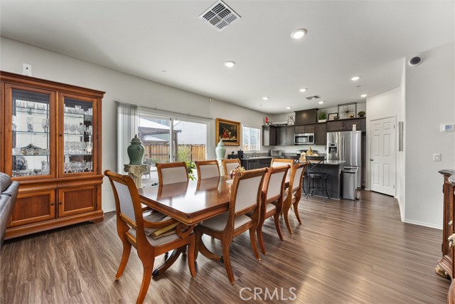 Detail Gallery Image 9 of 34 For 11115 Guaranda Pl, Bakersfield,  CA 93306 - 5 Beds | 3 Baths