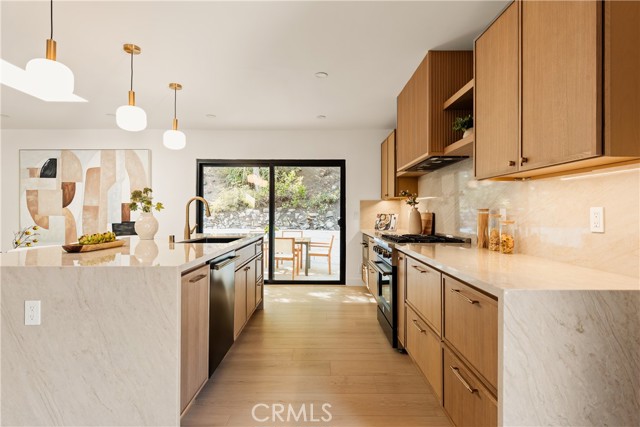 Detail Gallery Image 5 of 44 For 5105 Tendilla, Woodland Hills,  CA 91364 - 3 Beds | 2 Baths