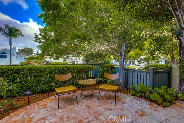 2569 Bungalow Place, Corona del Mar CA: https://media.crmls.org/medias/7edef5ea-953c-4c77-9981-b9e274702903.jpg