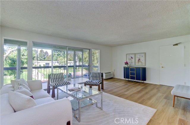 Front Image Thumbnail for CROC26042352