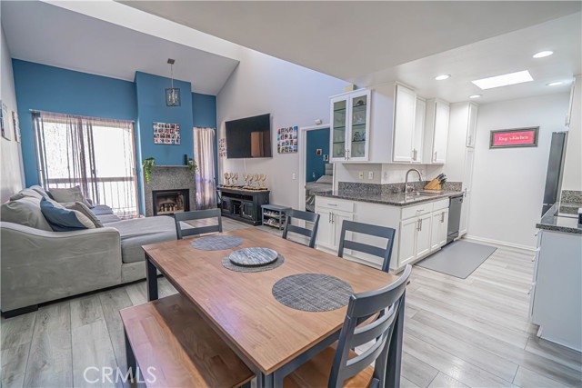 Detail Gallery Image 9 of 56 For 4239 via Arbolada #303,  Los Angeles,  CA 90042 - 2 Beds | 2 Baths