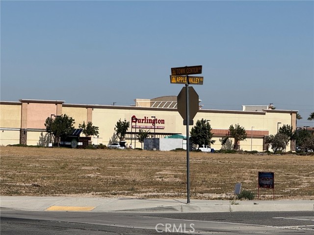 0 Town Center Drive, Apple Valley CA: https://media.crmls.org/medias/7edfc1bf-4256-4699-84a4-5bf559582c16.jpg