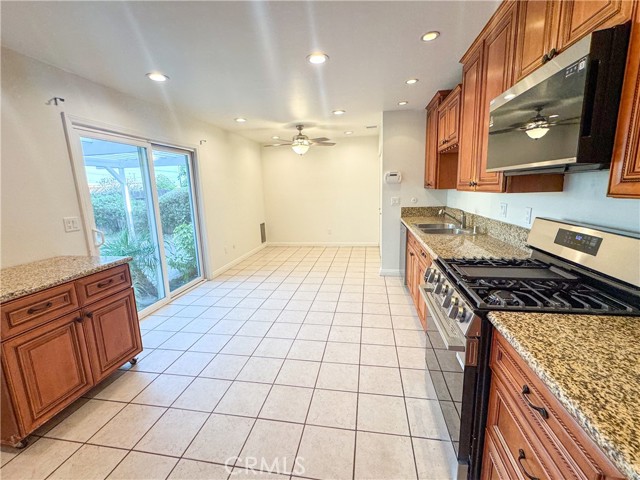 9952 Independence Avenue photo 10
