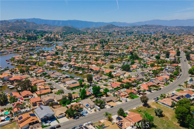 23849 Canyon Lake N Drive, Canyon Lake CA: https://media.crmls.org/medias/7ee02767-aa45-4c29-9f0e-d950bae53ac8.jpg