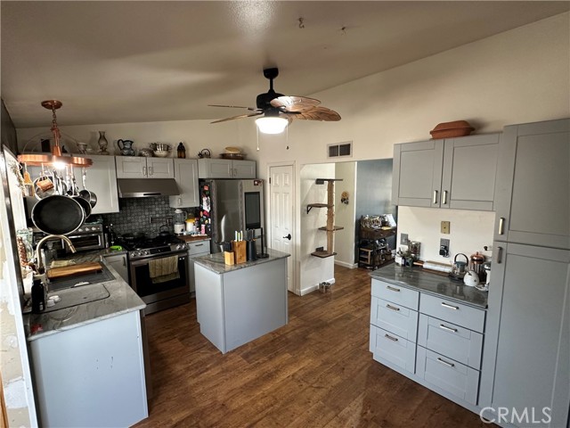 Detail Gallery Image 3 of 6 For 14634 Stanford St., Moorpark,  CA 93021 - 3 Beds | 1/1 Baths